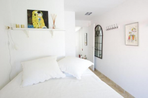Отель Rue Sade Bed & Breakfast  Антиб